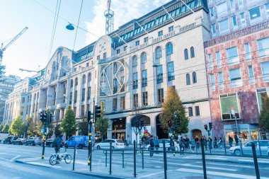 Nordiska Kompaniet binasının manzarası, Hamngatan, Stockholm.