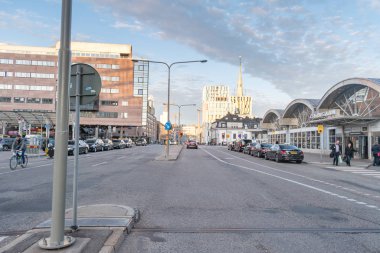 Stockholm 'deki merkez istasyona yakın sokak manzarası.