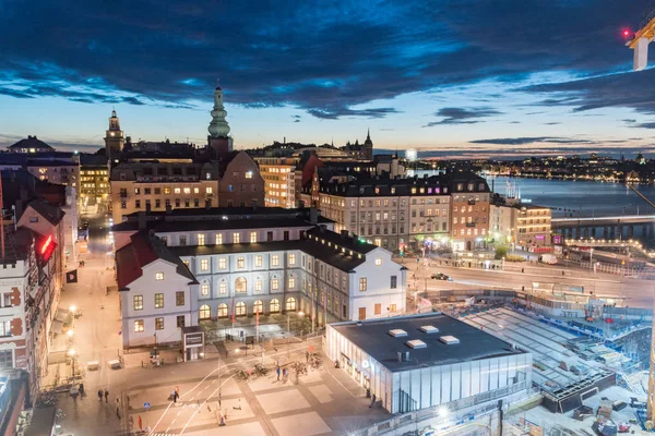 Нічний вид на місто Содермалм у центрі Стокгольма.. — стокове фото