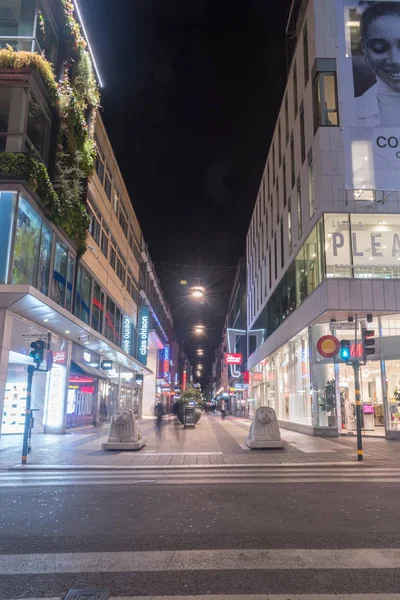 Drottninggatan Fußgänger eine Gasse in der Nacht. — Stockfoto