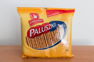 Bir poşet Lajkonik tuzlu çubuk..