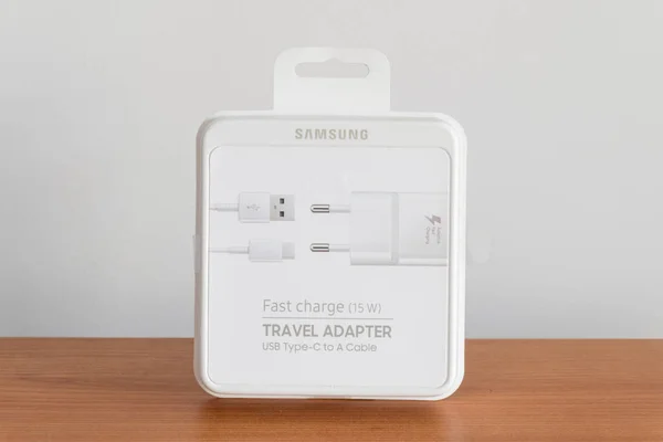 Adaptador de viagem Samsung Fast Charge USB tipo C para um cabo . — Fotografia de Stock