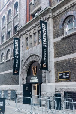 Guinness deposuna giriş.