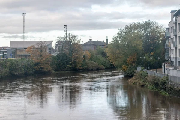 Liffey River in der Nähe von Heuston Bahnhof. — Stockfoto