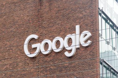 Google logosu ve Dublin 'deki bina için imza..