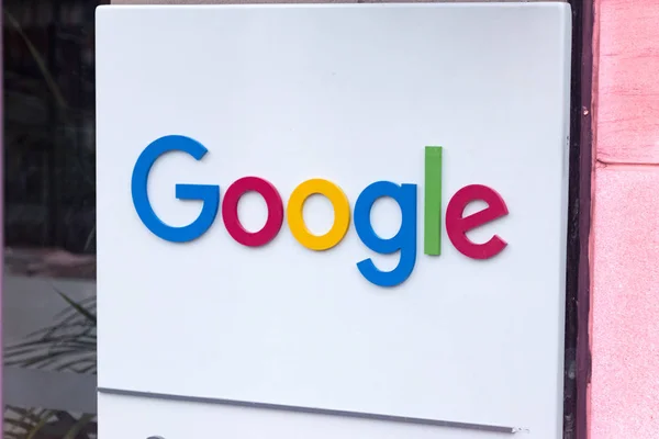 Google sign at office building in Dublin. — Stock Photo, Image