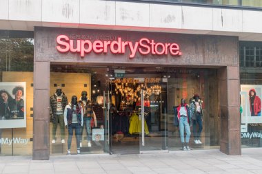 Süper Kuru Dükkan. Superdry plc, Uk markalı bir giyim şirketi ve Superdry şirketinin sahibi..