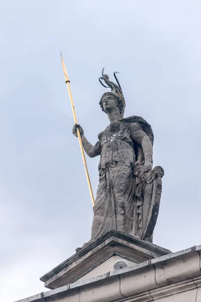 Estatua de Hibernia en la Oficina General de Correos en Dublín, Irlanda . — Foto de Stock