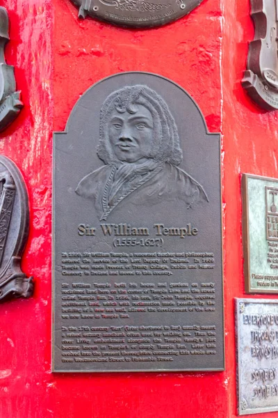 Sculpture and infromation about sir William Temple at Temple bar. — Stock Photo, Image