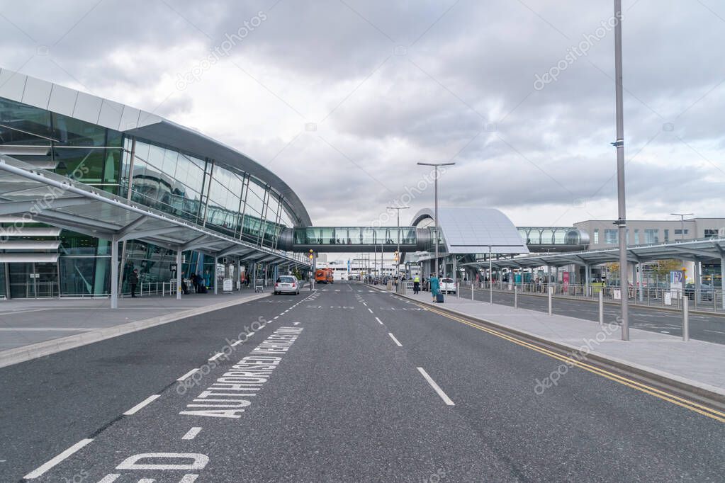 Terminal 2 del aeropuerto de Dublín. El aeropuerto de Dublín es un