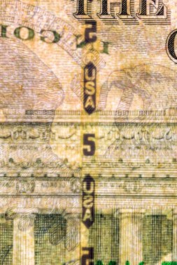 5 Usd banknotunun içindeki plastik güvenlik şeridi. Amerikan banknotundaki güvenlik şeridi kalpazanları engellemek için oluşturuldu.