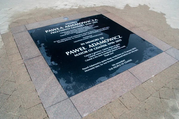 Pawe Adamowicz gdanski polgármester emléktáblája. — Stock Fotó