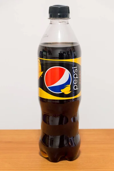 Butelka Pepsi mango o smaku zerowym cukru. — Zdjęcie stockowe