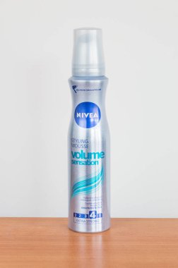 Pruszcz Gdanski, Polonya - 16 Şubat 2020: Nivea Styling köpük hacmi hissi. Çift hacim & esnek tutulabilir keratin koruması.