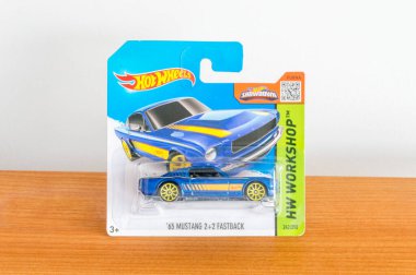 Pruszcz Gdanski, Polonya - 12 Mart 2020: Hot Wheels 65 Mustang oyuncağı.