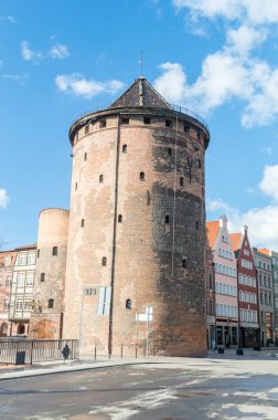 Gdansk, Polonya - 22 Mart 2020: Stagiewna Kapısı (Lehçe: Stagwie Mleczne) eski Gdansk kentinde.