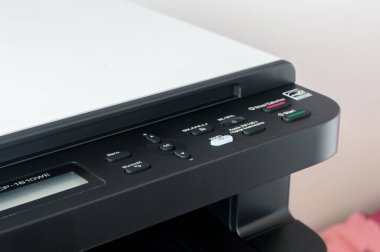 Pruszcz Gdanski, Polonya - 9 Mart 2020: Kardeş DCP-1610WE Compact Mono Laser All-In-Printer.