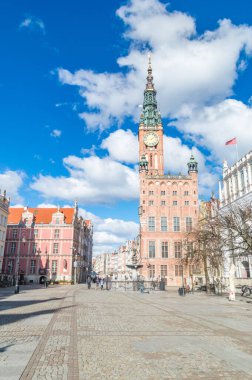 Gdansk, Polonya - 22 Mart 2020: Coronavirus acil durumu nedeniyle belediyesi olan eski Gdansk kasabası.