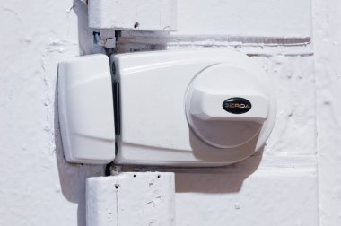 Deblin, Polonya - 20 Nisan 2020: Beyaz Gerda kilidi.