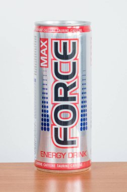 Pruszcz Gdanski, Polonya - 29 Nisan 2020: Maksimum Güç enerji içeceği.