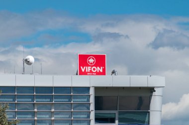 Legowo, Polonya - 17 Mayıs 2020: Logo ve Vifon işareti.