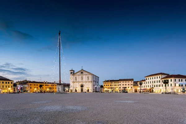 Det torget i Palmanova, venetianska fästningen i Friuli Venezia Giu — Stockfoto