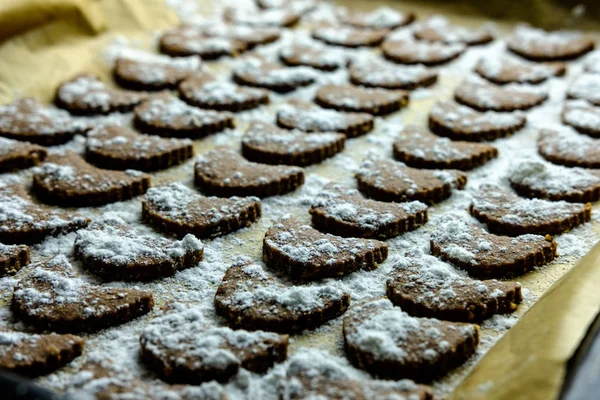 Kue setengah bulan kakao panggang di baking tray — Stok Foto