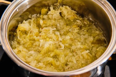 Kabloyu tencerede hazırlıyorum.