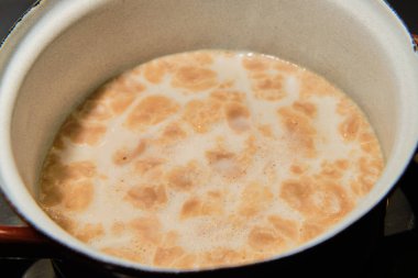 Süt ve mayayla yapılan yapraklar.