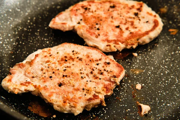 Cocinar filete de carne de cerdo —  Fotos de Stock