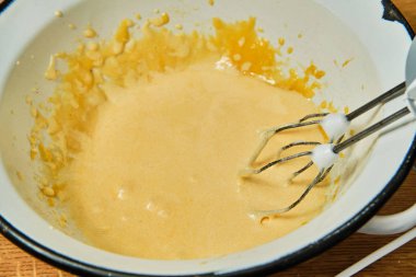 Çırpılmış yumurta sarısı