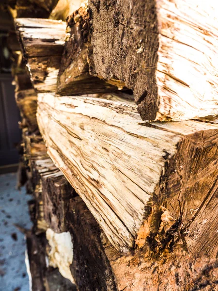 Yakacak odun günlükleri yığını