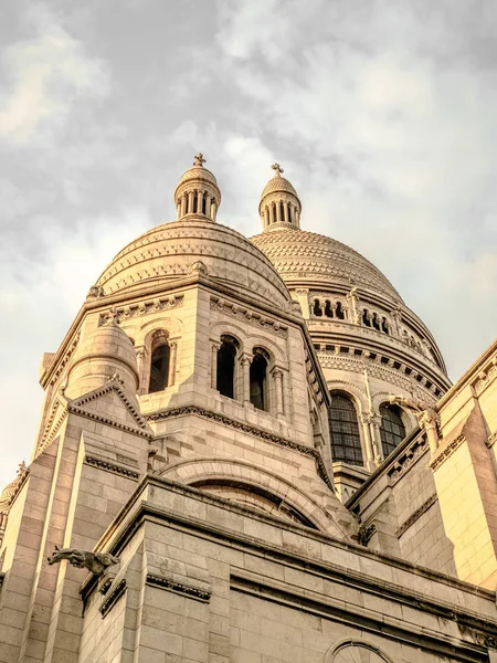 Dünya ünlü ünlü Sacre Coure Bazilikası görünümünü — Stok fotoğraf