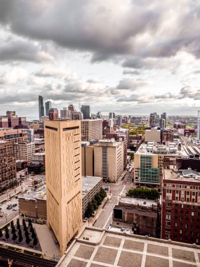 Chicago, Il - 15 Ekim 207: Bulutlar gerçek sayı yukarıda olarak Büyükşehir Islah Merkezi Chicago şehir merkezinde en üst katında dosyasına mahkumlar.