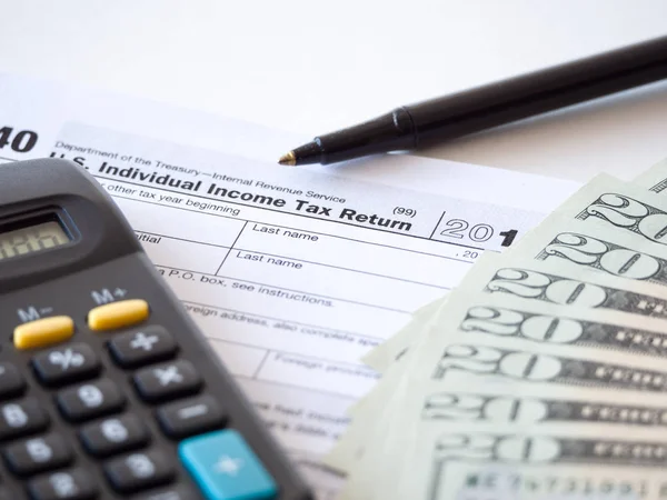 Close Photograph Hard Copy Individual Income Tax Return Black Calculator — Stock Photo, Image