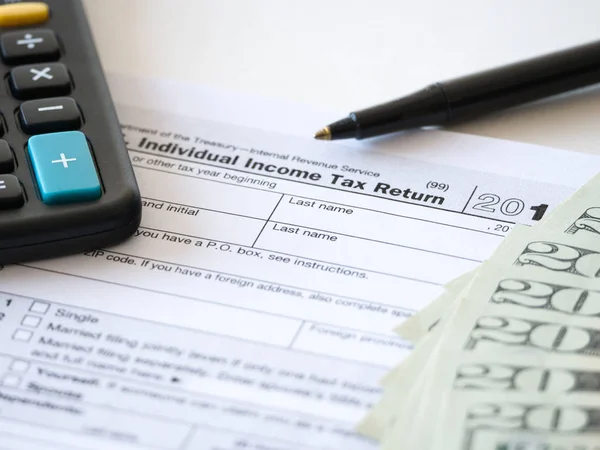 Close Photograph Hard Copy Individual Income Tax Return Black Calculator — Stock Photo, Image