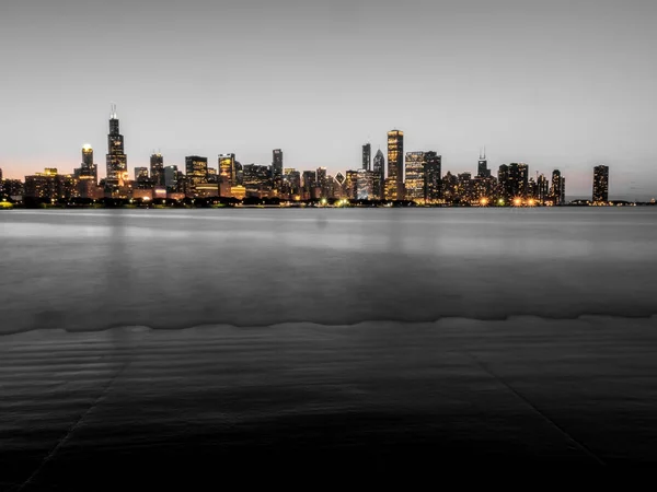 Beautiful Long Exposure Chicago Night Skyline Picture Building Lights Reflections — Stock Photo, Image