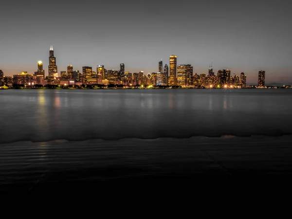 Güzel Uzun Pozlama Işık Yansımalar Gri Gökyüzü Yukarıdaki Michigan Gölü — Stok fotoğraf