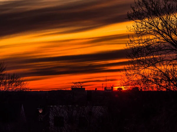 Gorgeous Vivid Saturated Painted Sky Sunset Milwaukee Layered Orange Yellow — Stock Photo, Image