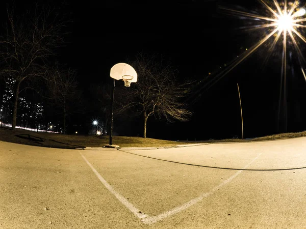 Night Photograph Outdoor Weathered Basketball Court Basketball Hoops White Backboards — Stock Photo, Image