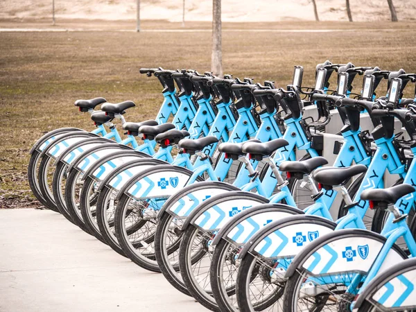 Chicago Mars 2018 Des Rangées Vélos Divvy Bleu Clair Sont — Photo