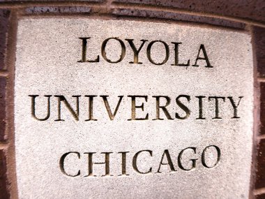Chicago, Il - 23 Mart 2018: Loyola Üniversitesi Öğrenci ve personel gezginler basketbol takım elite 8 Mart ayında yapma kutlamak onların 1963 başlık yıldönümünde Madness Ncaa Turnuvası.