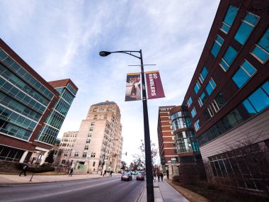 Chicago, Il - 23 Mart 2018: Loyola Üniversitesi Öğrenci ve personel gezginler basketbol takım elite 8 Mart ayında yapma kutlamak onların 1963 başlık yıldönümünde Madness Ncaa Turnuvası.