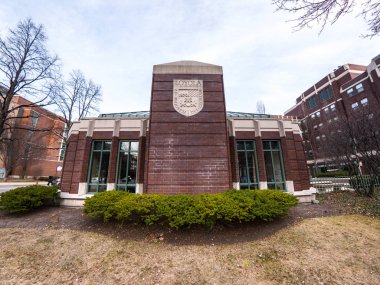 Chicago, Il - 23 Mart 2018: Loyola Üniversitesi Öğrenci ve personel gezginler basketbol takım elite 8 Mart ayında yapma kutlamak onların 1963 başlık yıldönümünde Madness Ncaa Turnuvası.