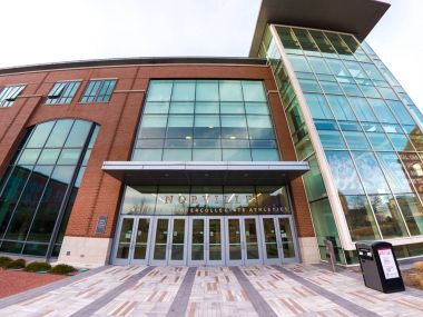 Chicago, Il - 23 Mart 2018: Loyola Üniversitesi Öğrenci ve personel gezginler basketbol takım elite 8 Mart ayında yapma kutlamak onların 1963 başlık yıldönümünde Madness Ncaa Turnuvası.