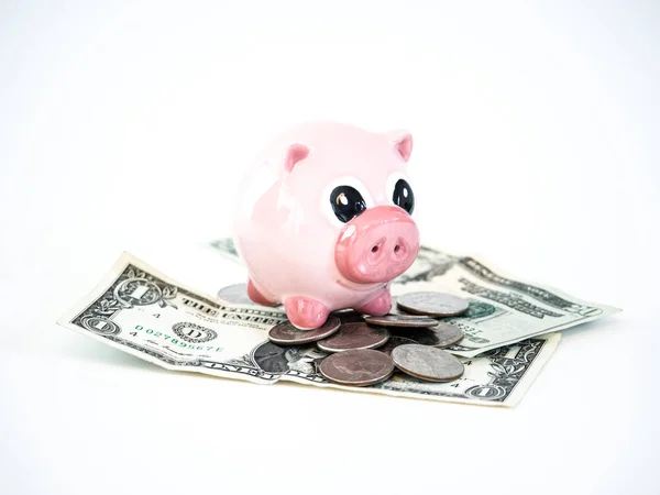 Fotografia Bonito Banco Cerâmica Rosa Piggy Sentado Cima Uma Pilha — Fotografia de Stock