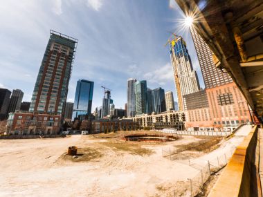 Chicago, Il - 21 Mart 2018: Geliştirici önerilen Chicago Spire arkasında bir federal dava Şubat ayında İrlanda hükümeti karşı 2014 yılında şimdi boş site kontrolünü kaybettikten sonra açtı.