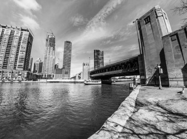 Chicago, Il - 21 Mart 2018: Beyzbol içinde konut kule Robert A.M. Stern mimarlar tarafından tasarlanmış ve ilgili Midwest tarafından geliştirilen bir Bennett Park lüks inşaat devam ediyor..