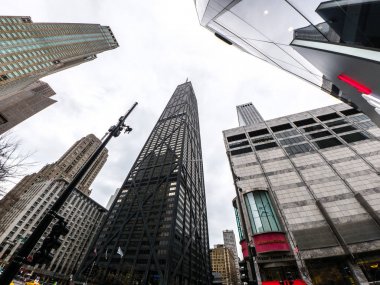 Chicago, Il - 28 Şubat 2018: yeni bir adlandırma hakları anlaşması yapana John Hancock Merkezi şu anda 875 Kuzey Michigan Avenue tarafından gidiyor gibi eski bilinen bina.