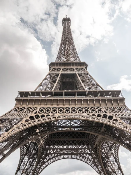 Fotografía Detallada Gran Angular Mirando Hacia Arriba Mundialmente Famosa Estructura — Foto de Stock